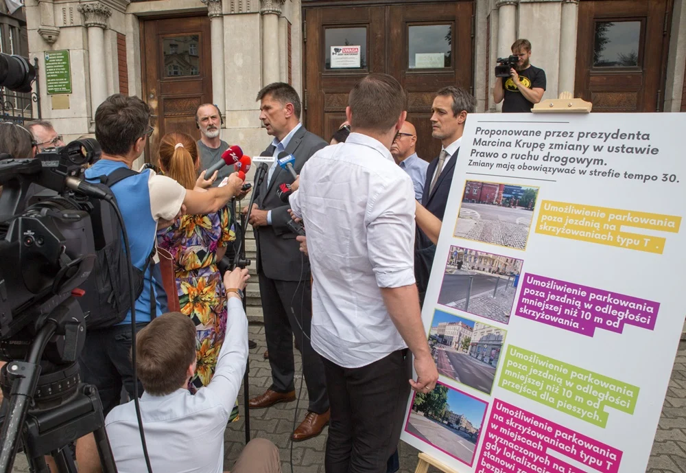 Prezydent Katowic apeluje o zmiany przepisów parkingowych ​