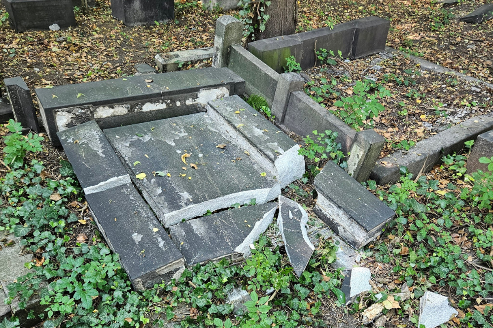 Dewastacja cmentarza żydowskiego w Katowicach. Skala strat przeraża