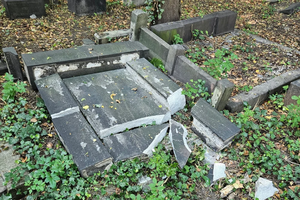 Dewastacja cmentarza żydowskiego w Katowicach. Skala strat przeraża