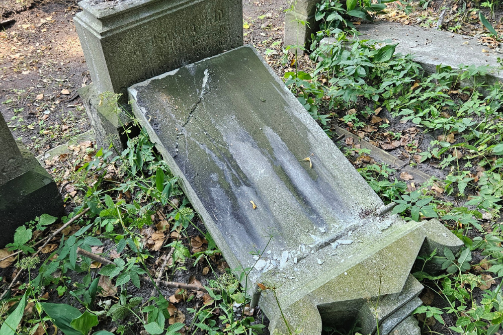 Dewastacja cmentarza żydowskiego w Katowicach. Skala strat przeraża