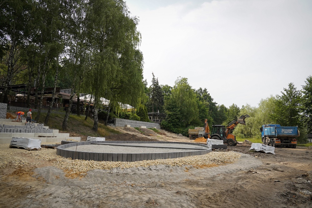 Katowice: Trwa przebudowa kręgu tanecznego w Dolinie Trzech Stawów