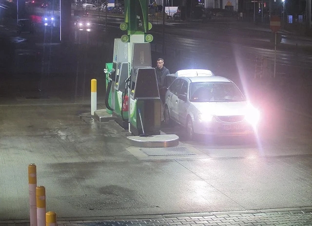 Katowice: Kradzież paliwa za ponad 800 zł. Poznajesz tego mężczyznę?