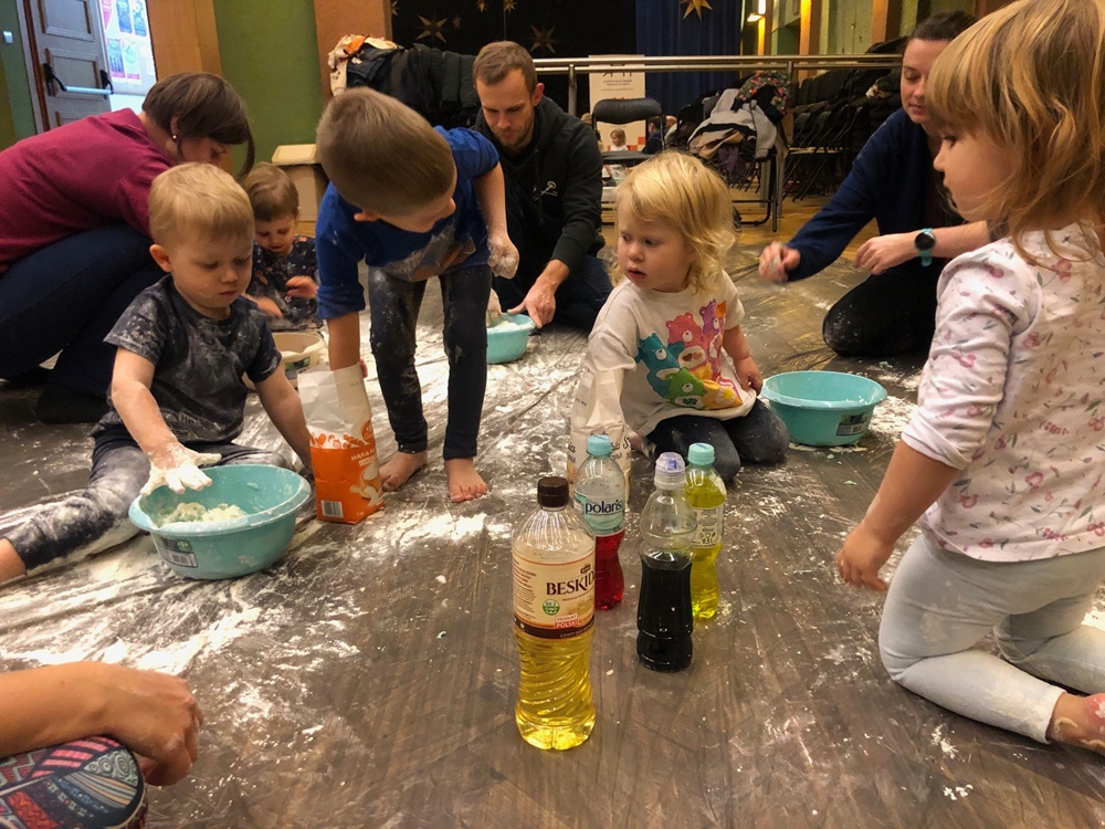 Zabawa, Twórczość i Rozwój Zmysłów. Podsumowanie Sensoplastycznych Zajęć w Dziale Zawodzie