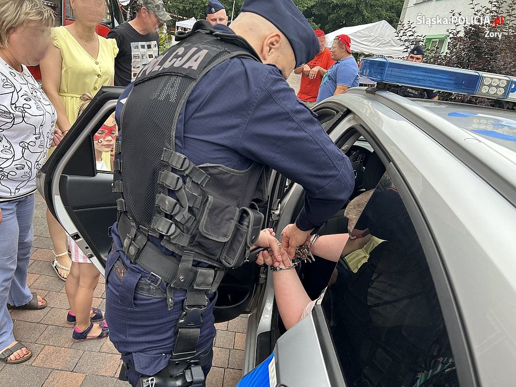 Żorscy mundurowi pojawili się podczas uroczystego otwarcia wyjątkowego placu zabaw