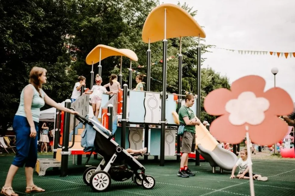 W Żorach powstał pierwszy plac zabaw dla osób z niepełnosprawnościami 12