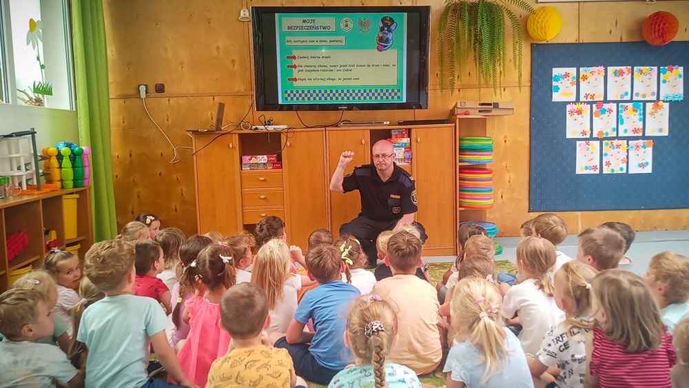 Strażnik Miejski rozmawiał z dziećmi z Przedszkola nr 18 w Chorzowie