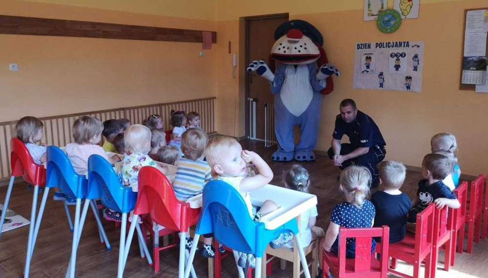 Chorzowscy policjanci odwiedzili najmłodszych mieszkańców. Spotkanie w Wesołym Poranku
