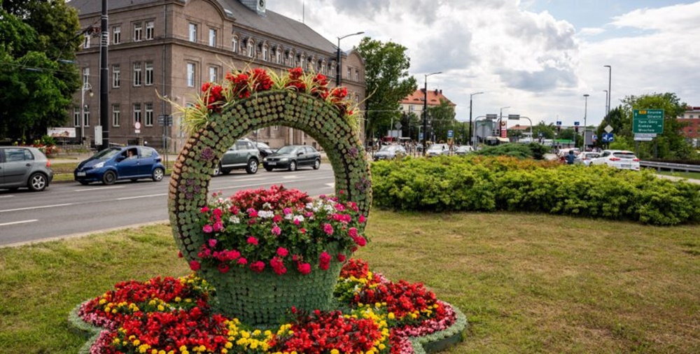 Kwietne instalacje ozdabiają Zabrze. Gdzie można je spotkać?