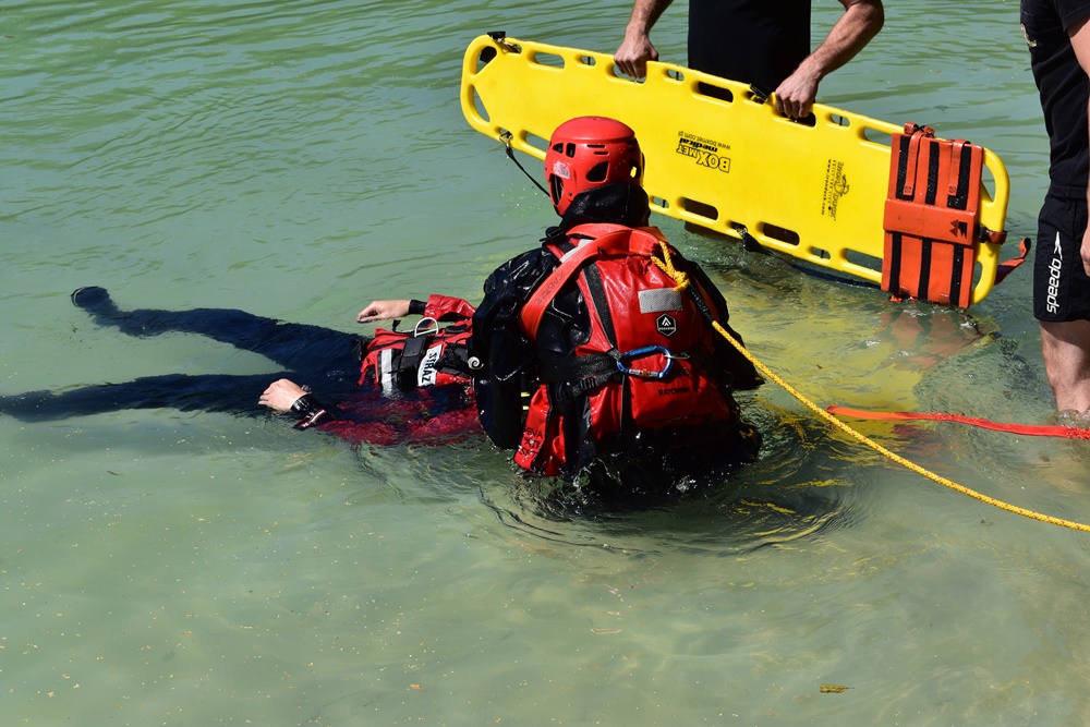 "Bezpieczne wakacje". Pokazy strażaków na Kąpielisku Leśnym w Zabrzu
