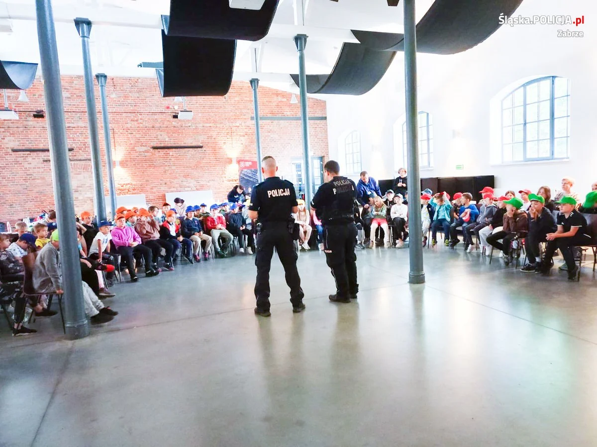 Policjanci odwiedzili dzieci podczas półkolonii