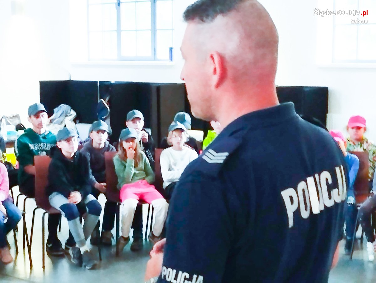 Policjanci odwiedzili dzieci podczas półkolonii