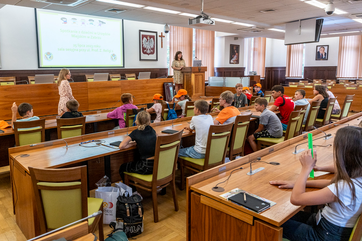 Młodzi zabrzanie odwiedzili Ratusz i zapoznali się z pracą urzędu [ZDJĘCIA]