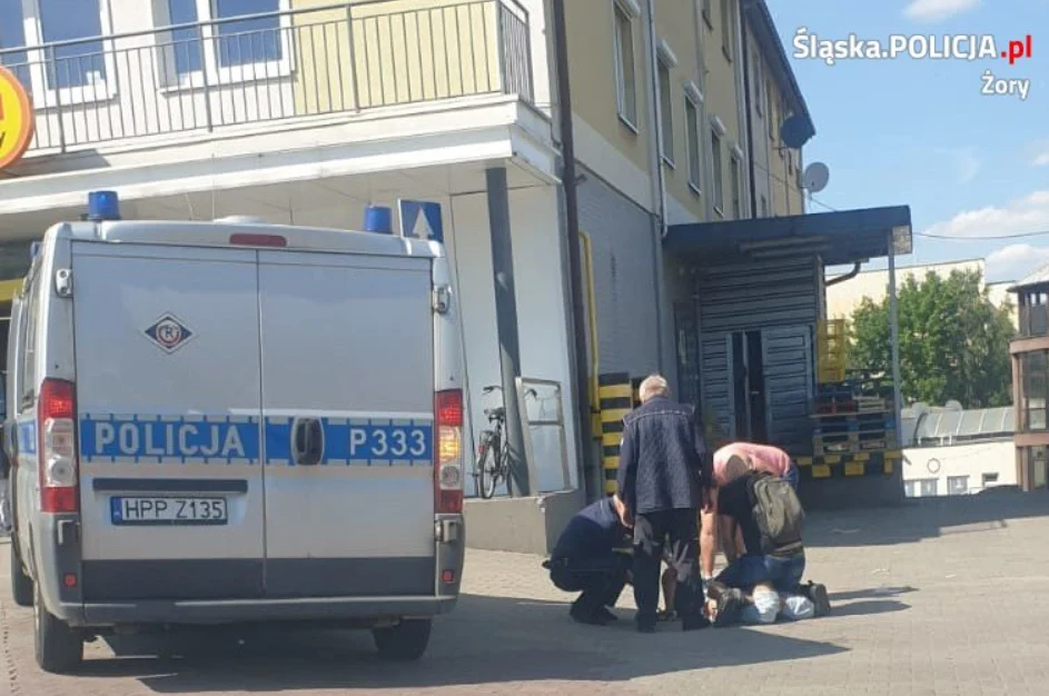 Żorski policjant po służbie zatrzymał sprawcę kradzieży rozbójniczej!