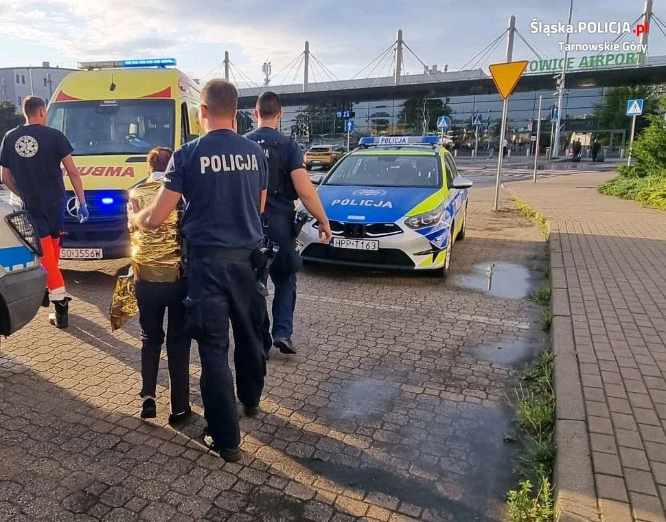 Mundurowi z Pyrzowic pomogli starszej kobiecie cierpiącej na demencję