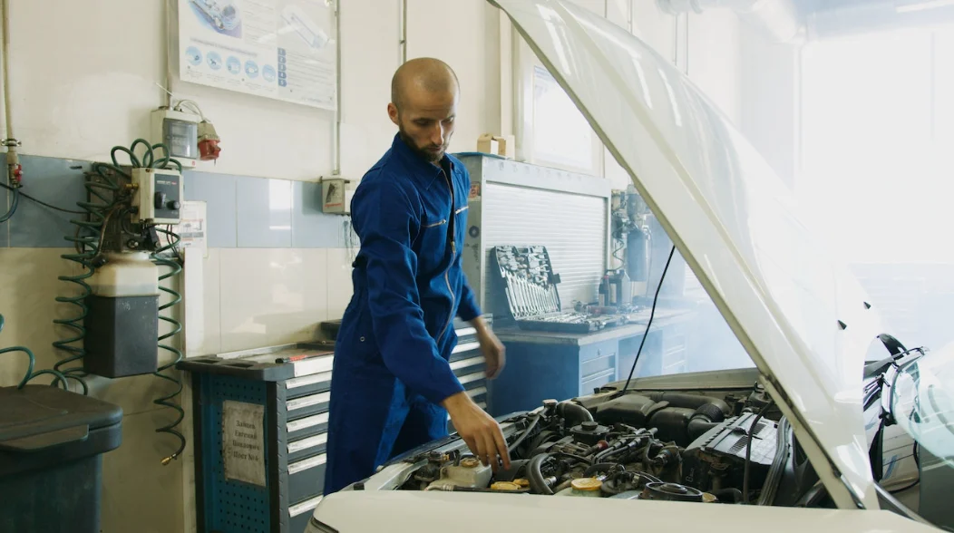 Podstawowe zasady konserwacji samochodu: jak utrzymać swój pojazd w doskonałej kondycji?