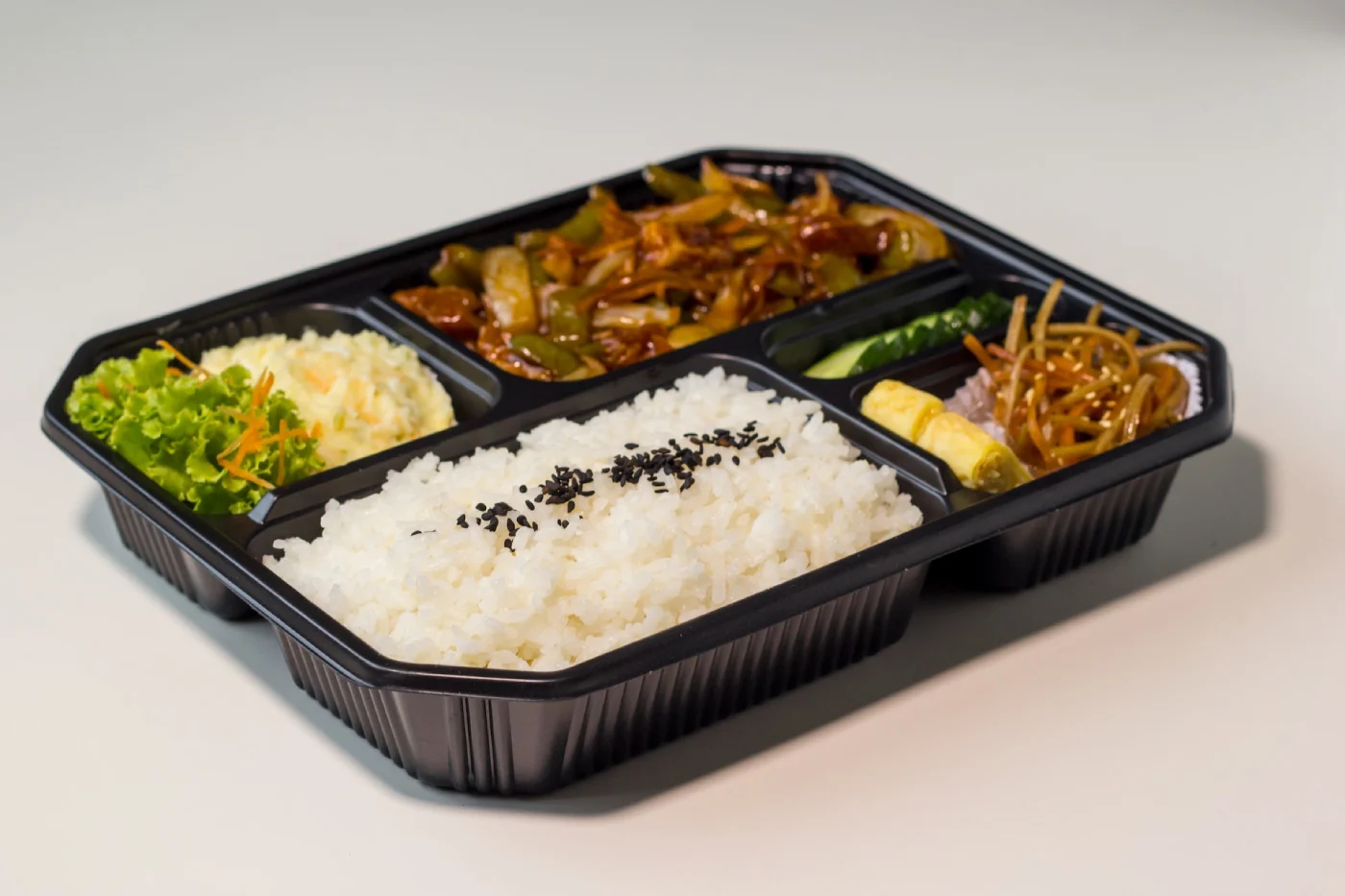 Catering dietetyczny Katowice – wszystko, co warto wiedzieć o dostawie zamówienia?