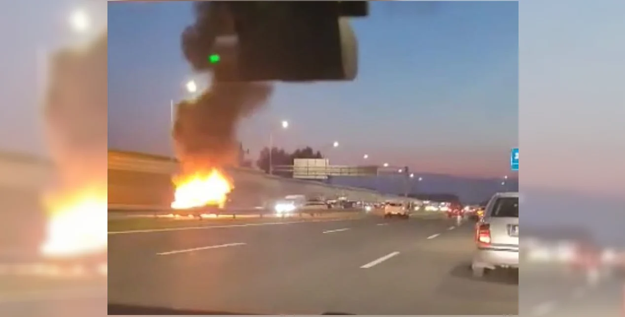 Armagedon na autostradzie A4. Zderzyły się dwa samochody, a trzeci spłonął! [FILM]