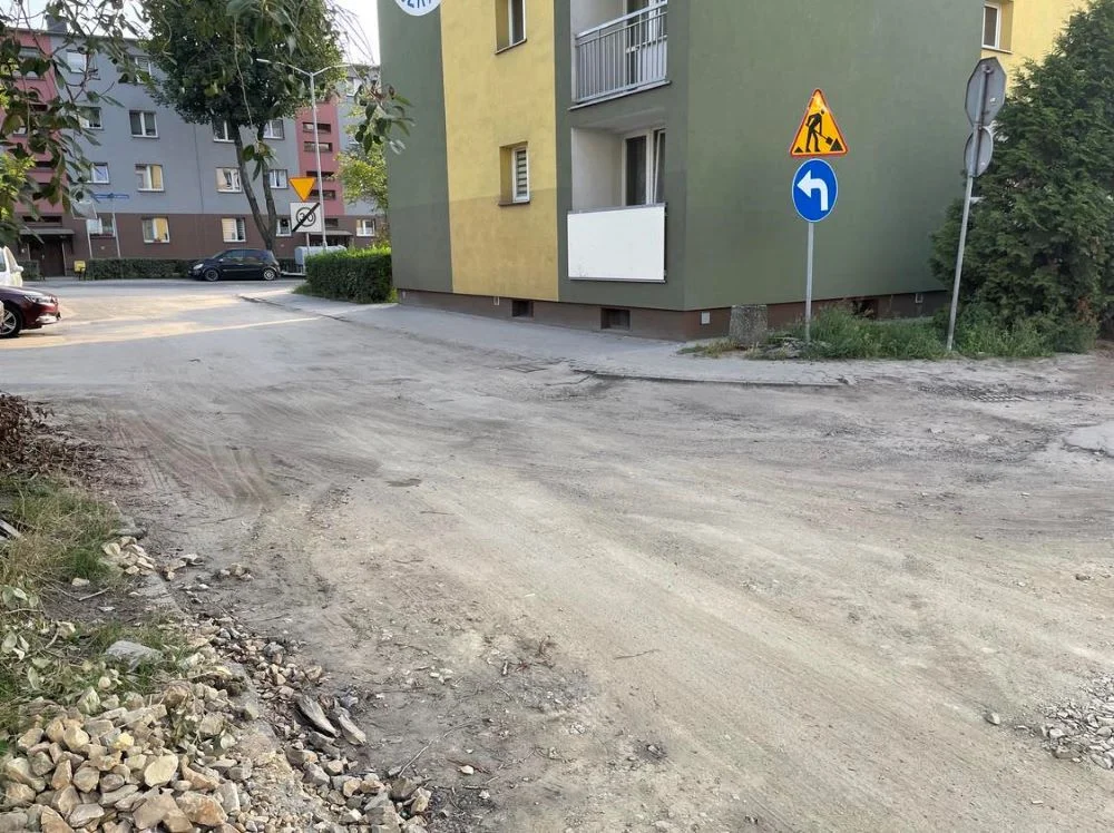 Mieszkańcy ulicy Racławickiej tracą cierpliwość. Kiedy droga będzie gotowa?