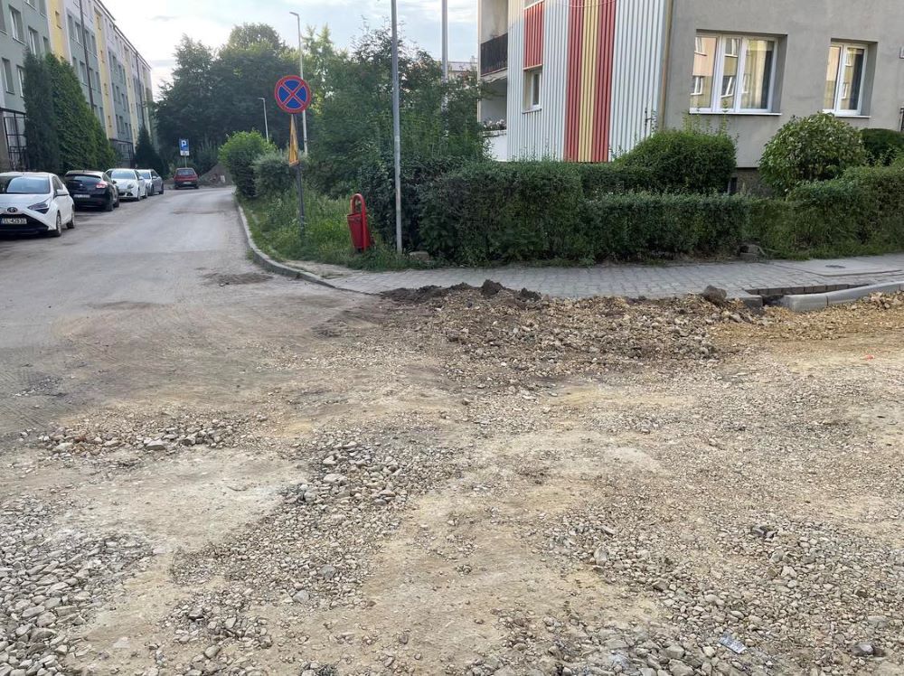 Mieszkańcy ulicy Racławickiej tracą cierpliwość. Kiedy droga będzie gotowa?