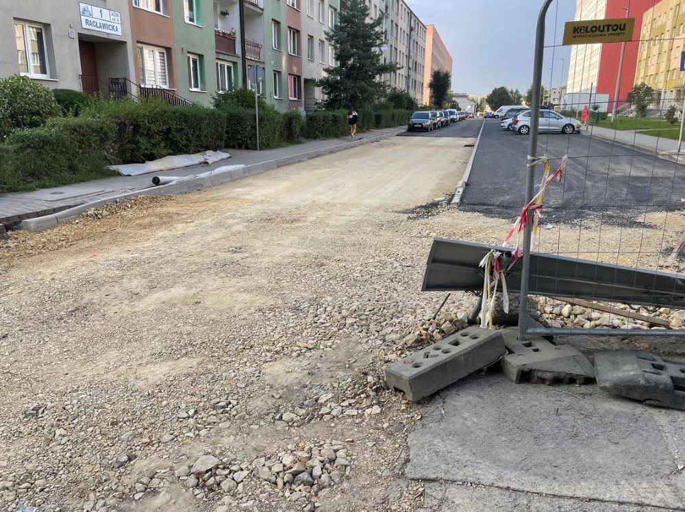 Mieszkańcy ulicy Racławickiej tracą cierpliwość. Kiedy droga będzie gotowa?
