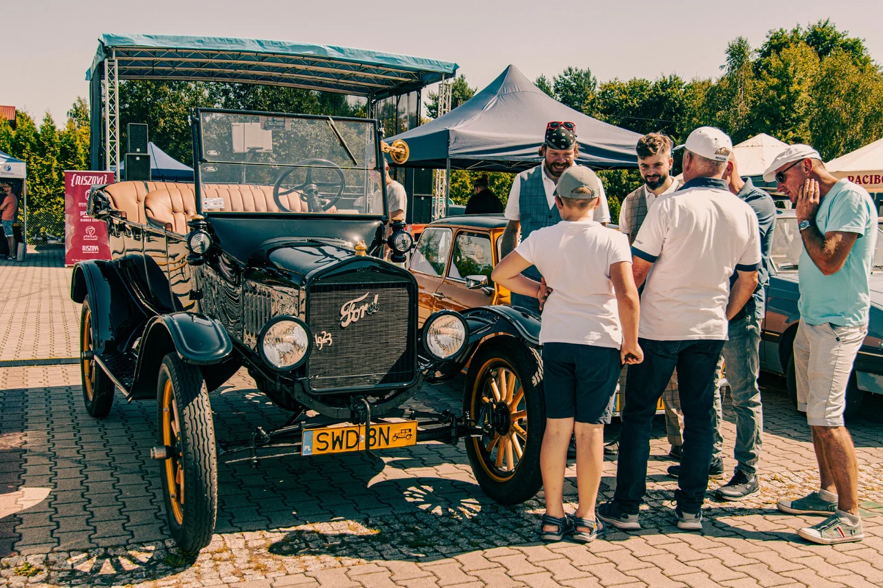 Za nami pierwszy zlot zabytkowej motoryzacji. Zobacz zdjęcia
