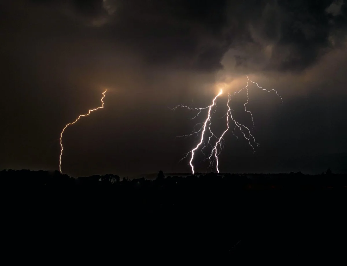 IMGW ostrzega przed burzami z gradem