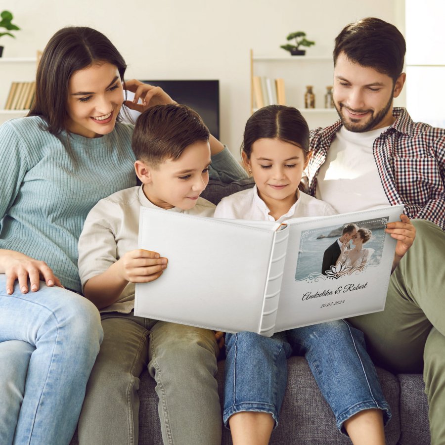 Album fotograficzny to idealny prezent na rocznicę. Jak go stworzyć? Podpowiadamy!