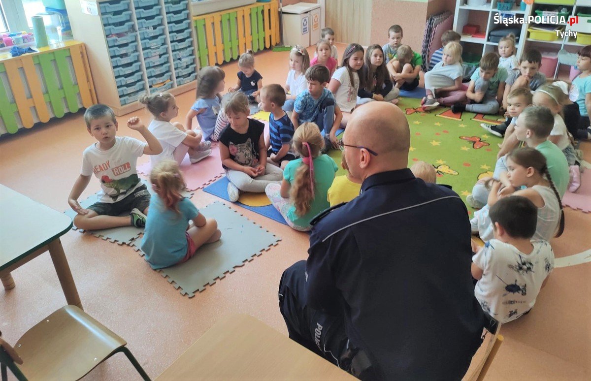 „Dzięki wam czujemy się bezpiecznie” - podziękowania dzieci dla tyskich policjantów