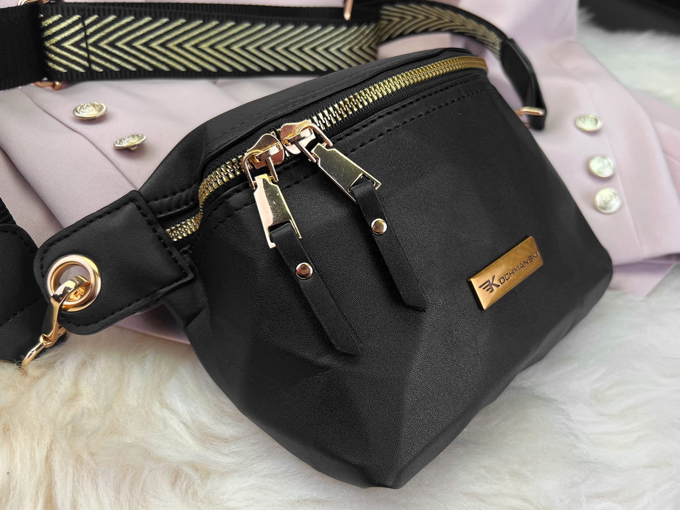 Torebka nerka damska - stylowy dodatek na każdą okazję