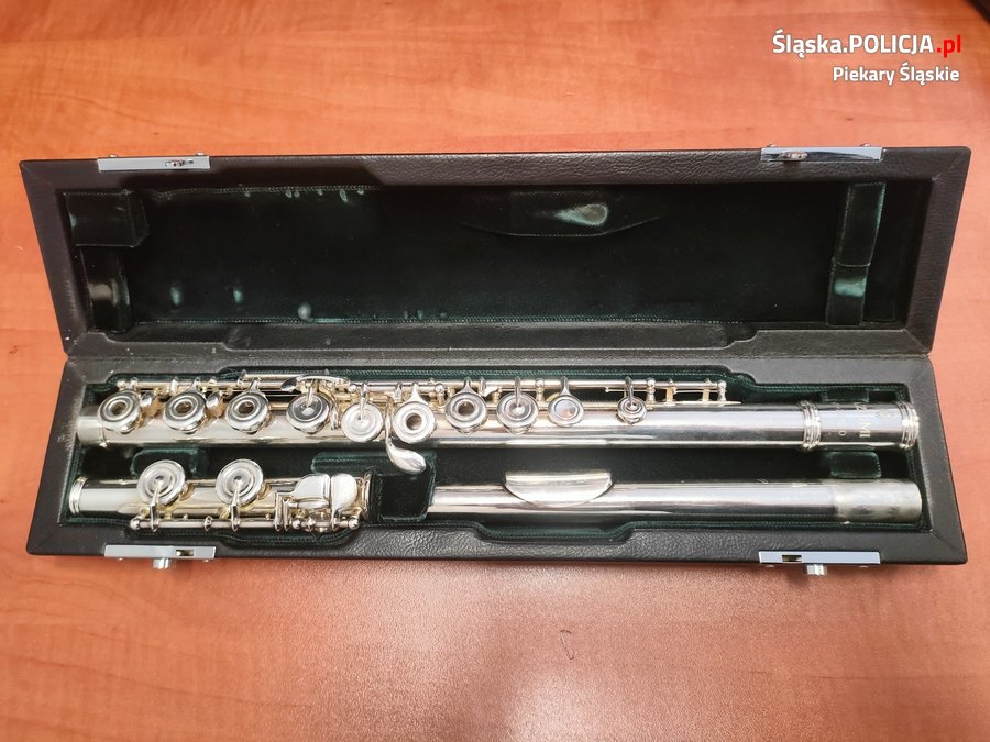 Piekarscy policjanci odnaleźli cenny instrument muzyczny