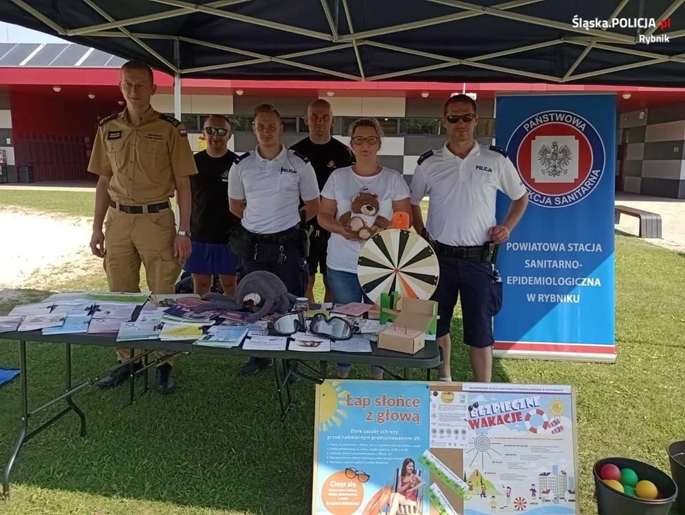 Wakacje na kąpielisku "Ruda". Rybniccy policjanci promowali bezpieczeństwo