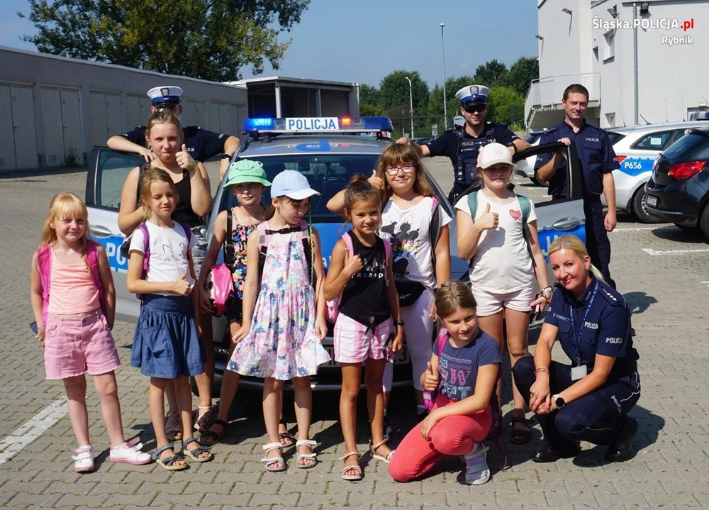 Dzieci z wakacyjną wizytą w rybnickiej komendzie