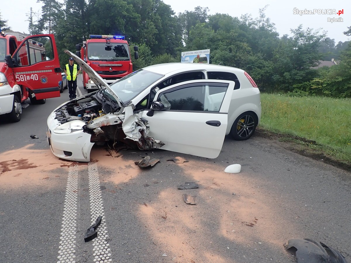 Wypadek na ul. Wielopolskiej w Rybniku. Poszkodowany 21-latek!