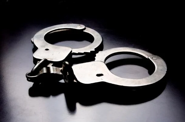 W masce klauna napadł na sklep