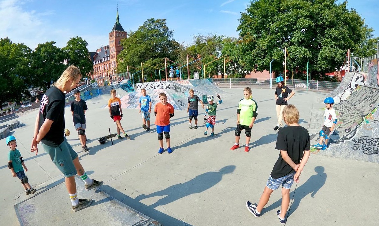 Sportowy piątek na rolkach - ostatnie warsztaty z cyklu „Ekstremalne wakacje”