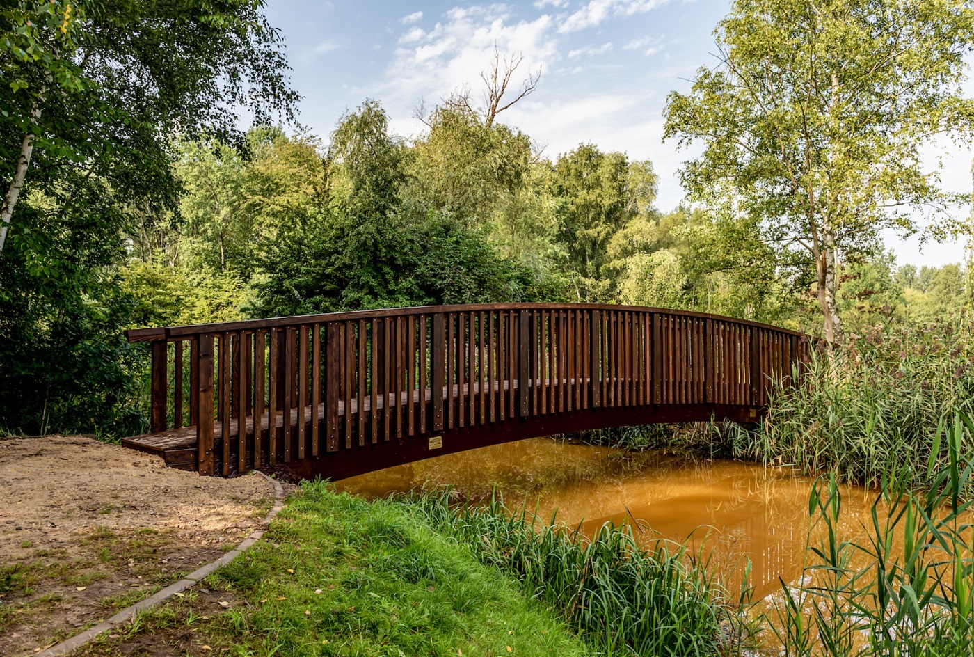 Bytom: Drewniany mostek i pomost w Parku Mickiewicza wyremontowan