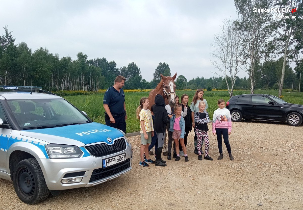 Policjanci rozmawiali z dziećmi o bezpieczeństwie nad wodą