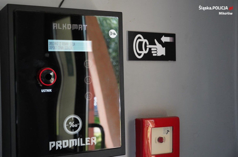 Trzeźwy bez wątpliwości. Policja zachęca do korzystania z samoobsługowego alkomatu