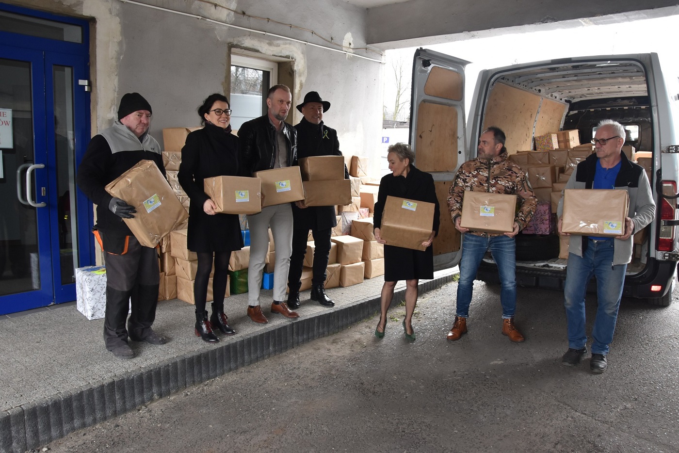 Zbiórka darów dla Ukrainy - potrzebne m.in. peleryny, buty, leki przeciwbólowe i śpiwory!