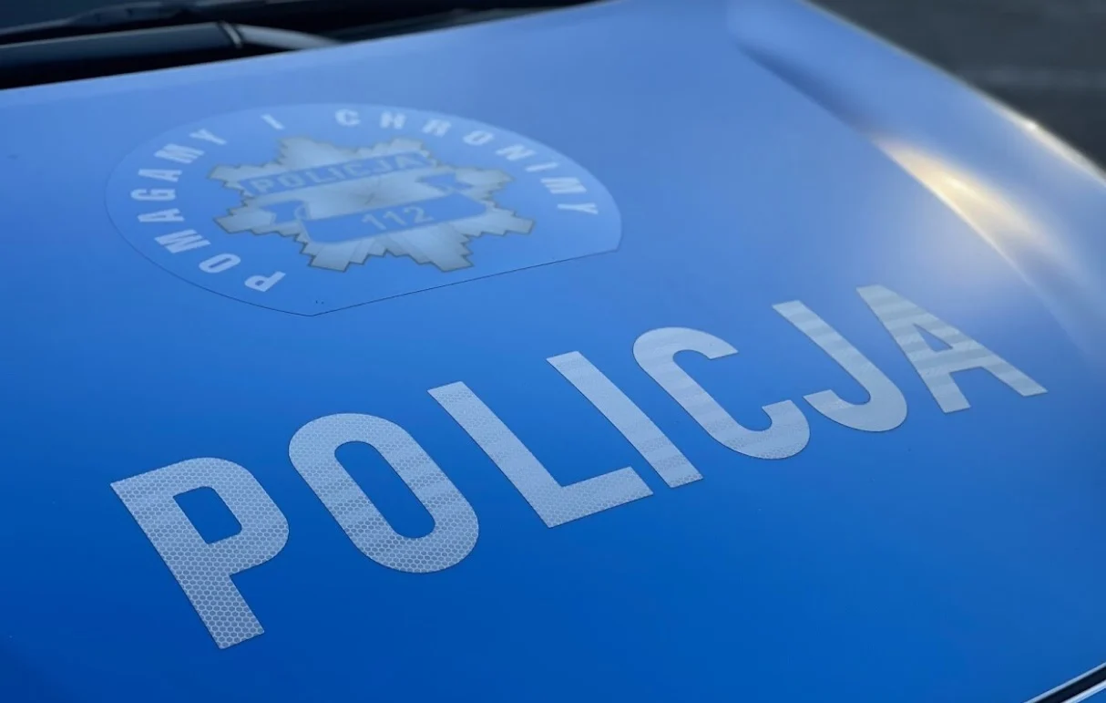 Bez pasów, nietrzeźwy i z dożywotnim zakazem prowadzenia pojazdów