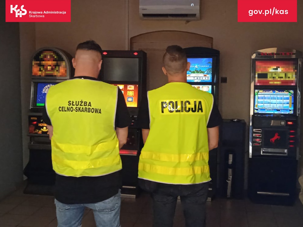 4 automaty do gier i ponad 6 tys. zł w gotówce. Śląska KAS uderzyła w nielegalny hazard