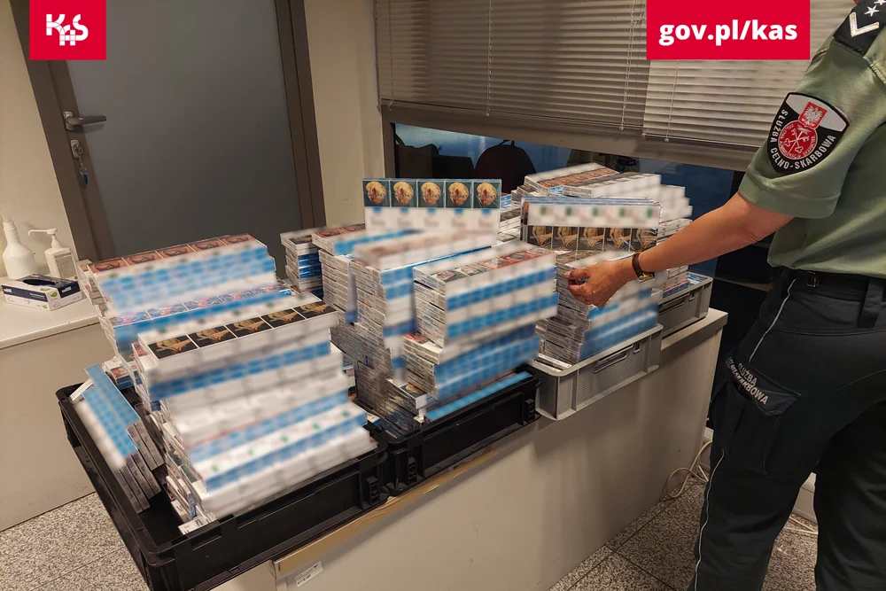 Katowice: 60 tys. sztuk nielegalnych papierosów w bagażu Białorusina!