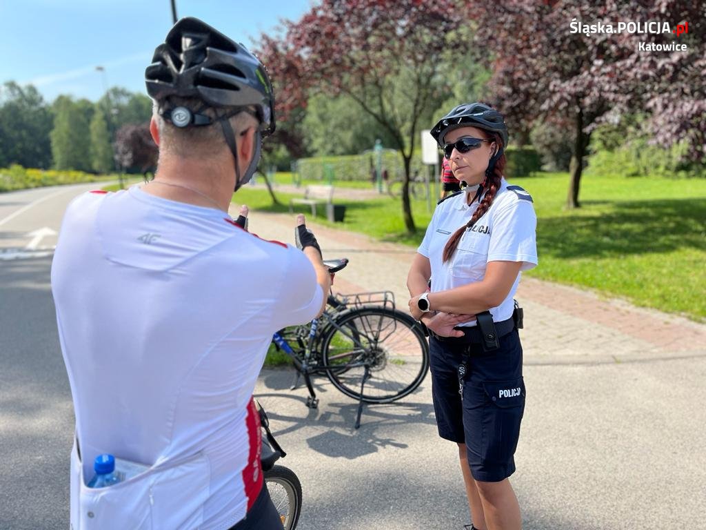 Katowiccy profilaktycy na rowerach. Bezpieczna jazda na jednośladach