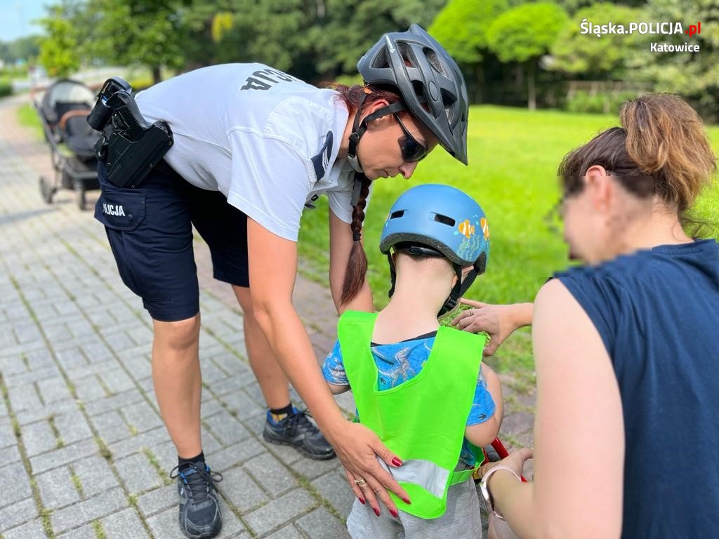 Katowiccy profilaktycy na rowerach. Bezpieczna jazda na jednośladach