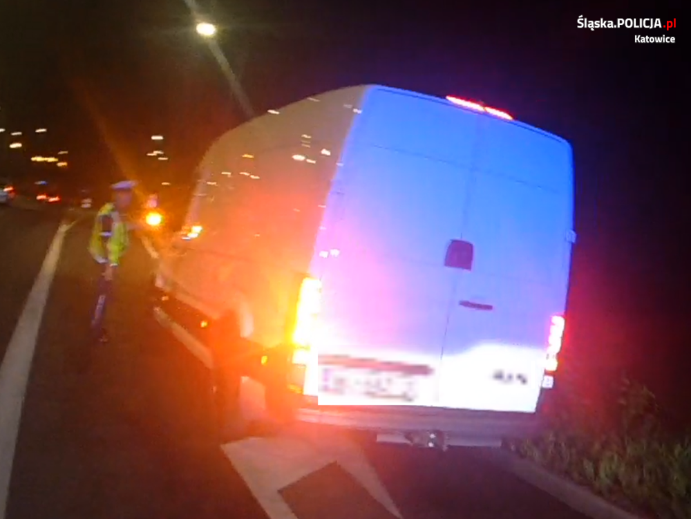 Katowice: Zatrzymano 18 nielegalnych imigrantów. Przemytnik posiadał zakaz prowadzenia