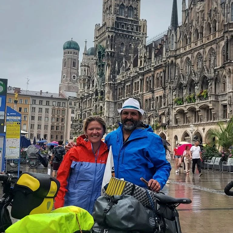 Katowiczanka i Hiszpan - na rowerach przemierzają świat! [WYWIAD]