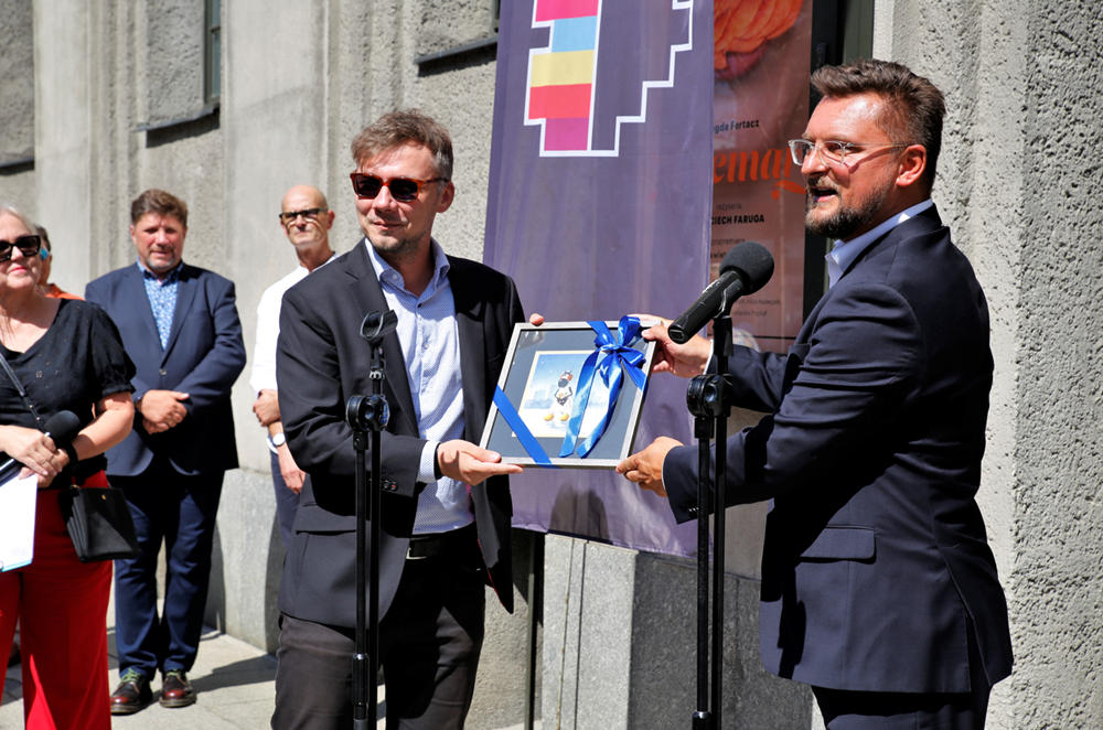 Krasnalka Krystynka stanęła przy Teatrze Śląskim w Katowicach