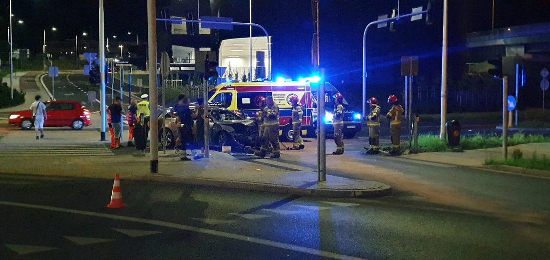 Groźna kolizja w Katowicach! Autobus zderzył się z osobówką
