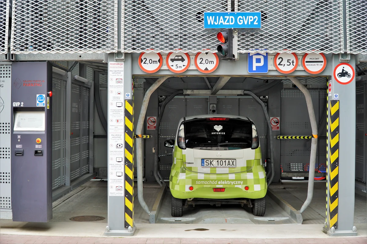 Parking automatyczny na ul. Tylnej Mariackiej. Trwa testowanie maszyn