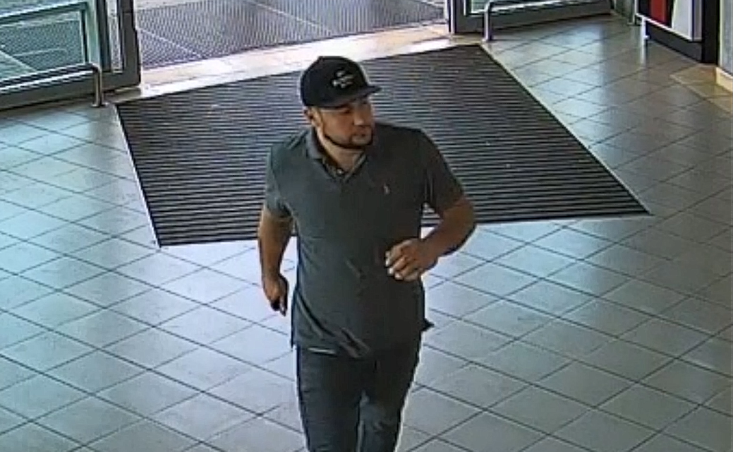 Policjanci poszukują sprawców przywłaszczenia. Rozpoznajesz mężczyznę z nagrania?